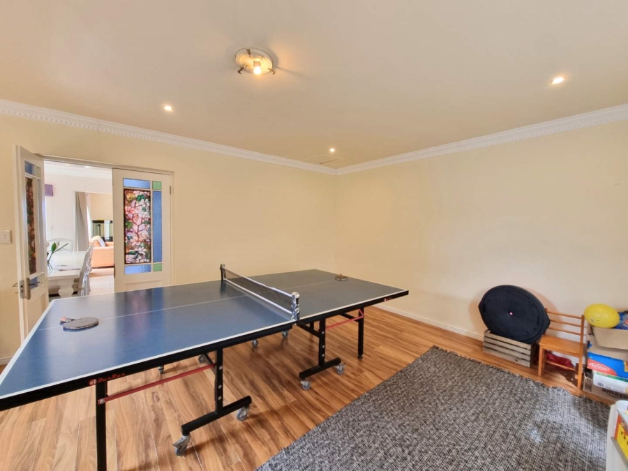 5 Bedroom Property for Sale in Chanteclair Western Cape